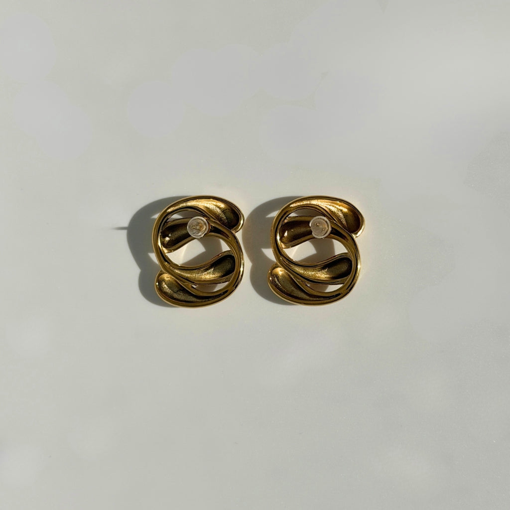 Fluid Curve Stecker