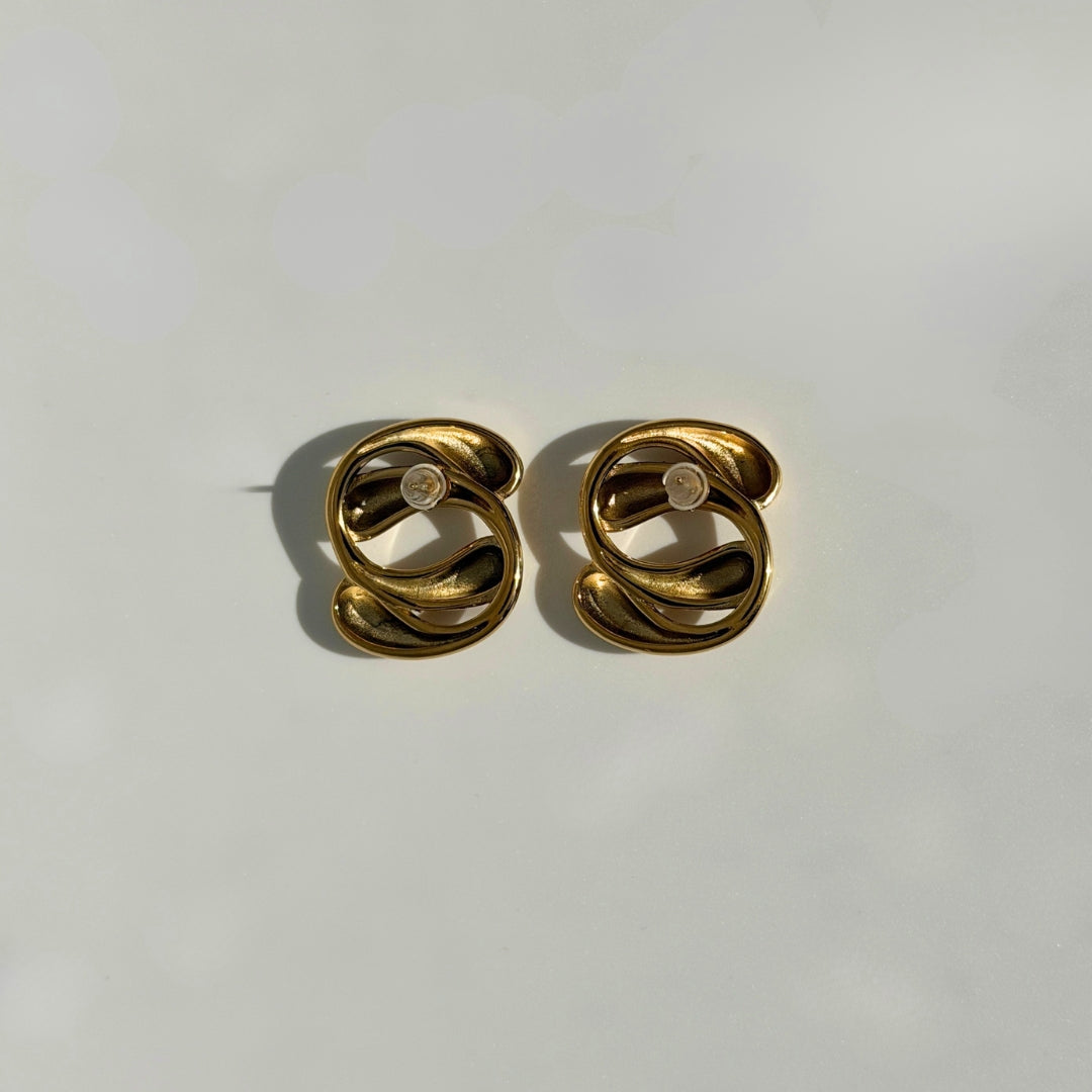 Fluid Curve Stecker