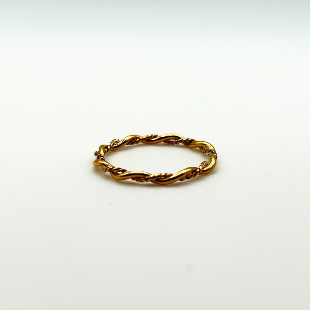 Twist Fine Ring