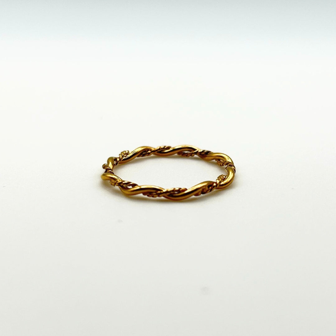 Twist Fine Ring