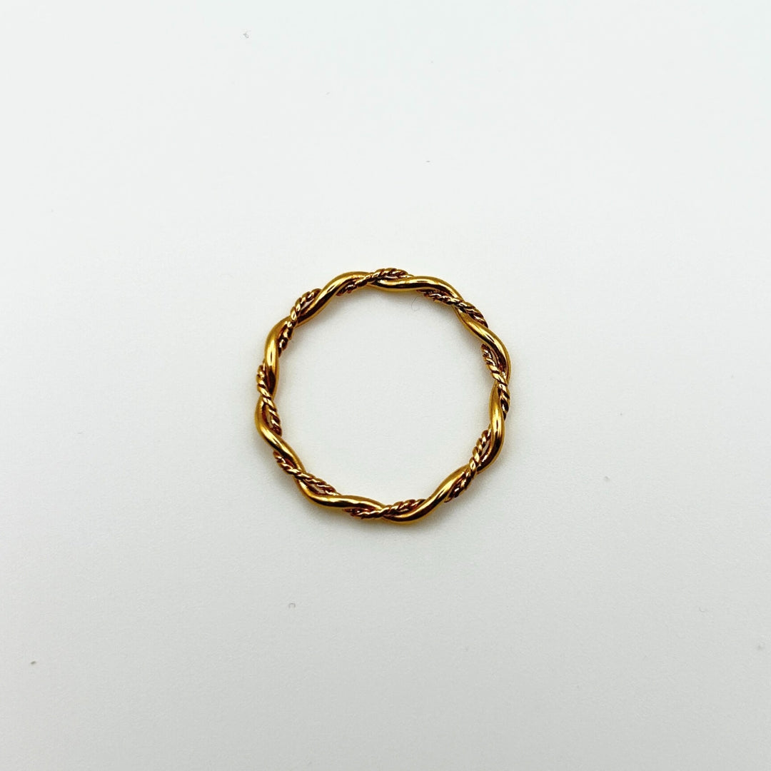 Twist Fine Ring