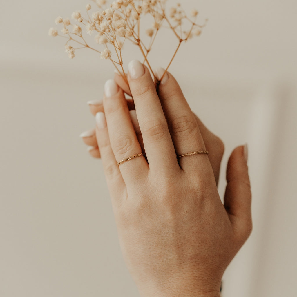 Twist Fine Ring